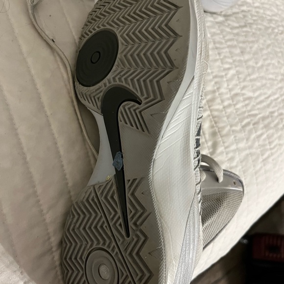 Nike HyperDunks - Picture 2 of 4